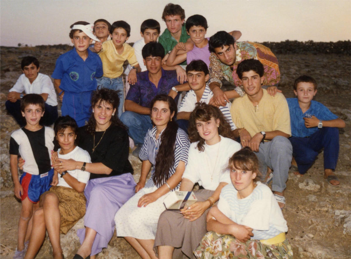 Bir fotoğrafın peşinden 18 Süryaninin göç hikâyesi: EnstANtane